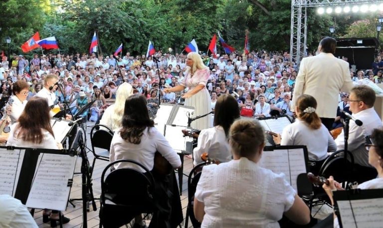 Фоторепортаж концерта “Времен связующая нить” в Севастополе