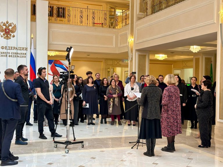 Торжественное открытие выставок картин и кукол в Совете Федерации